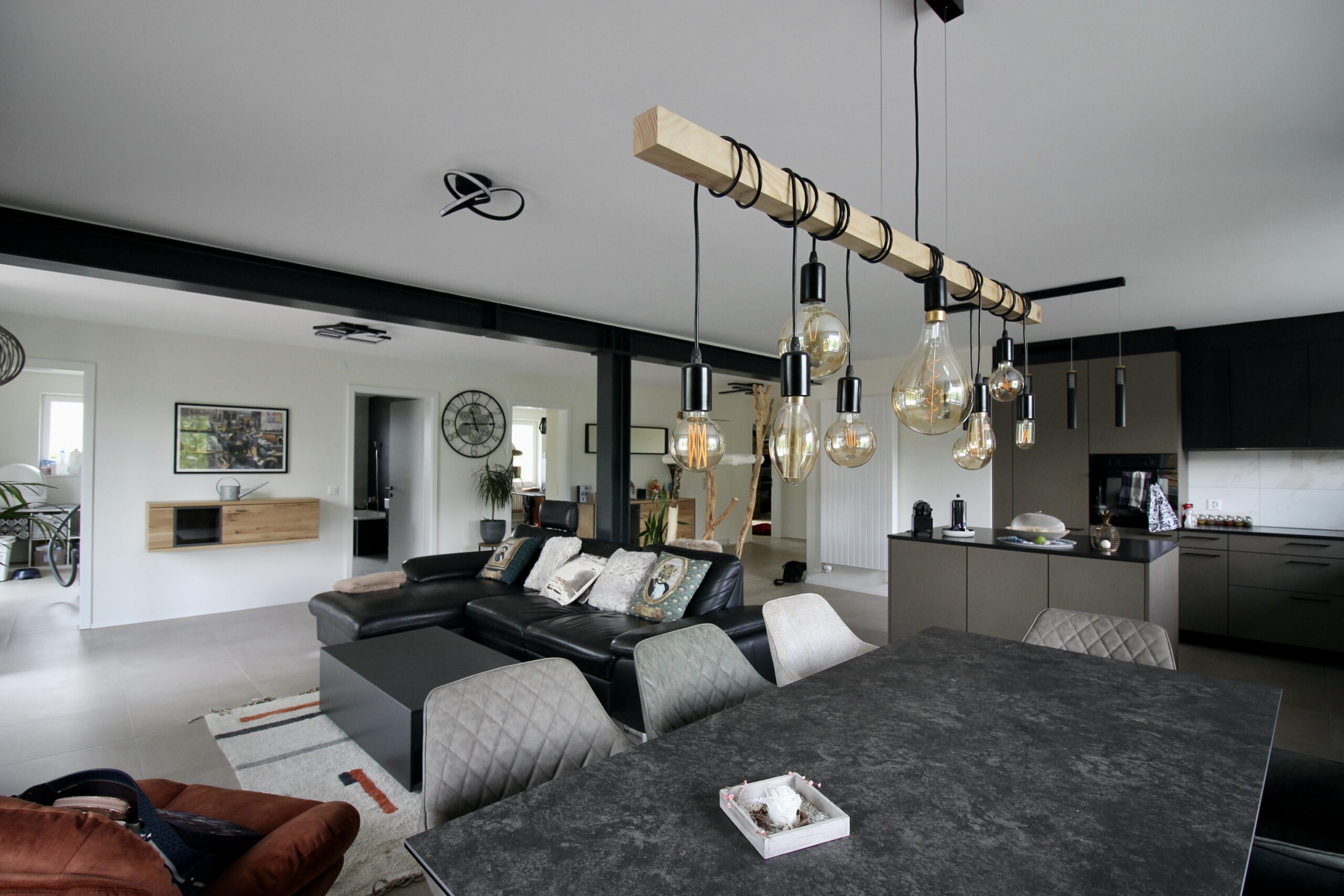 D9CB36A1-FDCC-4907-B7C7-365729B556C9_1_201_a